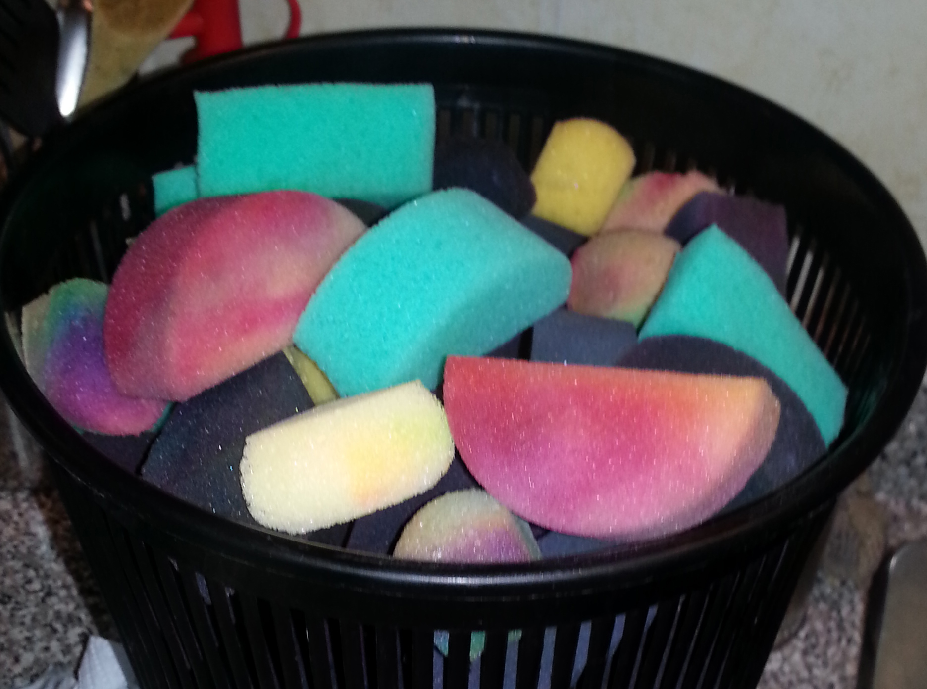 How to dye your sponges black